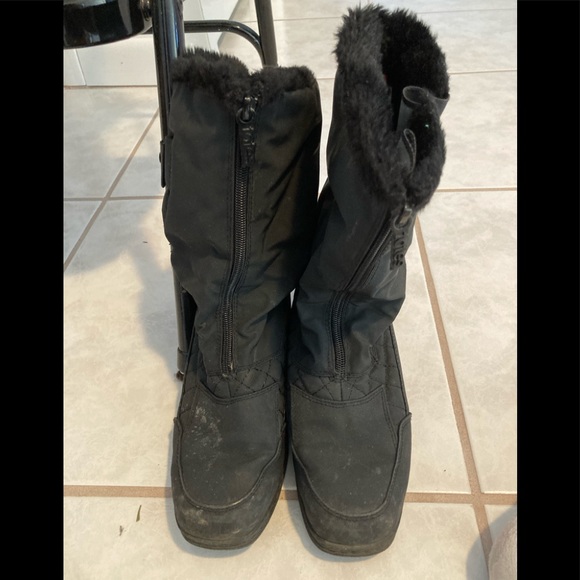 Black Totes fur lined snow boots. Size 7.  Waterproof - Picture 4 of 9